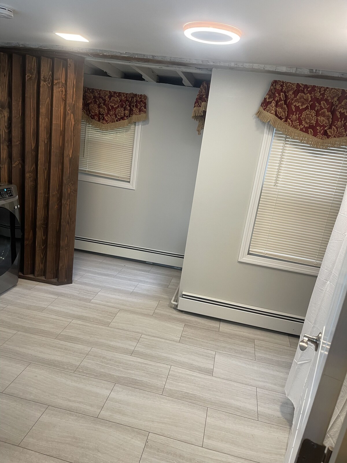 3.3miles to Mohegan Sun, Barn style house. Newly renovated