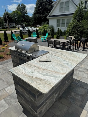 Barbecue island with gas grill and 2 burner cooktop , that accommodates up to 6