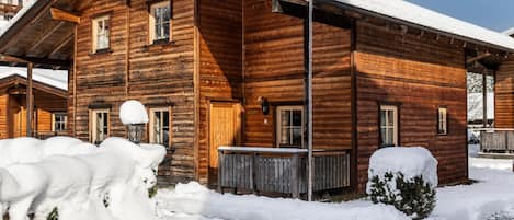 Außenseite Ferienhaus [Winter]