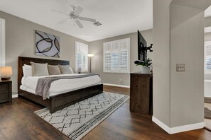 California-Size Comfort: Bedroom with Smart TV