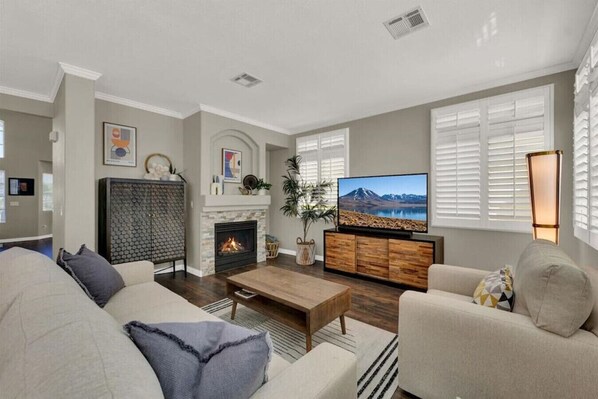 Relax in a generously sized and sunlit living room with Smart tv