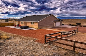 huge driveway and back area . with RV hookup