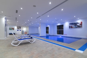 Indendørs pool