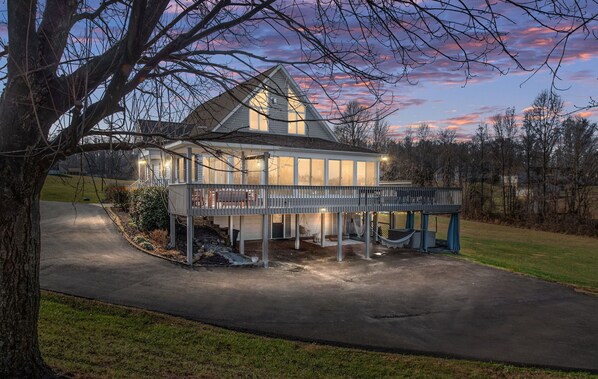 2-web-or-mls-145 Old Farm Hollow Exterior TW-4