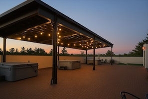 10 Rooftop Hot Tubs Available 24/7