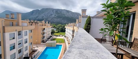 Vista panorámica,Balcón / terraza,Vista a la piscina