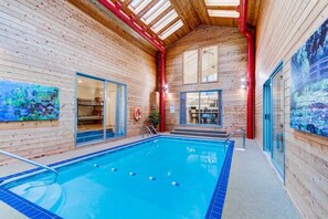 *INDOOR*HEATED*Pool!!