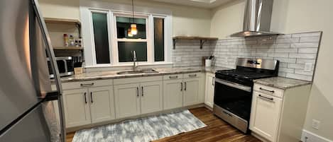 Complete kitchen with everything you need to to bring out the chef in you.