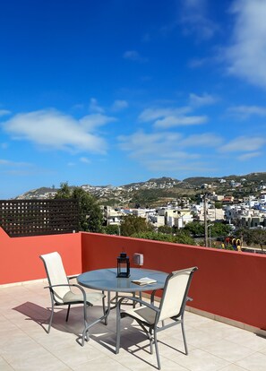 Top floor balcony and views
