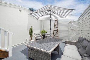 Enjoy alfresco afternoons in the courtyard and make use of the BBQ for cooking up a feast.
