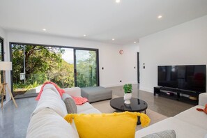 Open the doors off the lounge room and let the natural breezes stream through. This space offers a beautiful transition between indoors and out.
