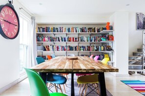 The dedicated dining area is a feature in itself, and acts as an inspiring space to catch up over a meal or sit down to work.