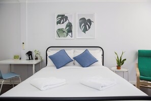 Get a great night's rest in the comfortable master queen bed topped with hotel quality linen for your stay.