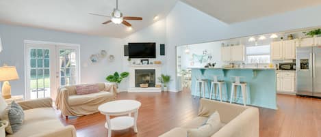 Destin Vacation Rental | 5BR | 3BA | 2,180 Sq Ft | Step-Free Entry