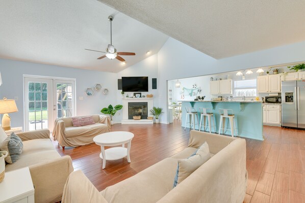 Destin Vacation Rental | 5BR | 3BA | 2,180 Sq Ft | Step-Free Entry