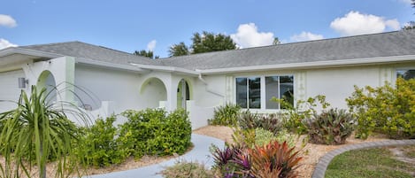 Poolside Paradise - a SkyRun Anna Maria Property - Front - Paved entrance to the property