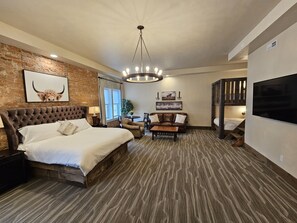Luxury studio suite (2)