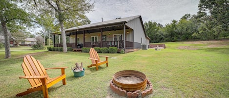 Checotah Vacation Rental | 3BR | 2BA | 1,400 Sq Ft | Step-Free Entry