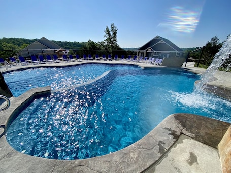 This pool is awesome!!
