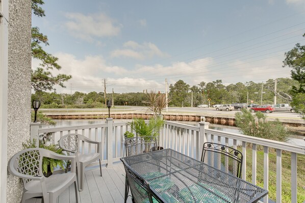 St. Simons Vacation Rental | 3BR | 1.5BA | Steps Required | 1,344 Sq Ft