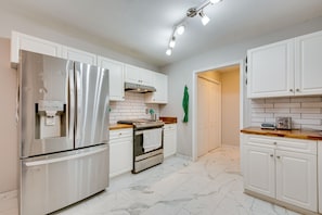 Kitchen | Cooking Basics | Coffee Maker | Trash Bags & Paper Towels Provided