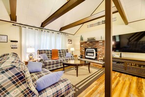 Living Room | Fireplace | Smart TV