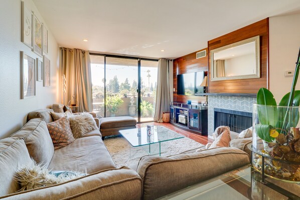 Los Angeles Vacation Rental | 2BR | 1BA | 1,564 Sq Ft | Step-Free Access