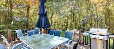 Pocono Pines Vacation Rental | 3BR | 3.5BA | 4 Steps to Enter | 1,802 Sq Ft