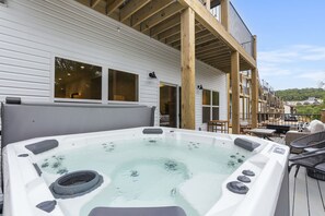 Main Level Patio - Private Jacuzzi