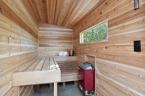 *Custom built Western Red Cedar sauna w/premium Sauna made in Finland