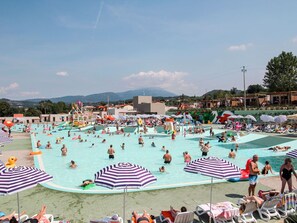 Ciel, Nuage, L'Eau, Loisir, Des Loisirs, Amusement, Arbre, Un Événement, Piscine, Structure De Nonbuilding