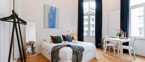 Studio with double bed (We provide prepared beds with high-quality bed linen)