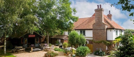 Discover countryside bliss in West Sussex, close to Chichester and coastal villages.