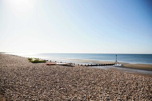 The home is 2 minutes walk to Bracklesham Bay's pebble and wet sand beach,  great for swimming, walking, paddle boarding or just relaxing.