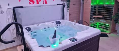 Indoor spa tub