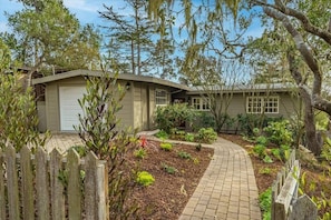 Front of House 1 Car Garage