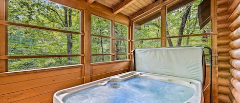 Spruce Ridge's bubbling hot tub