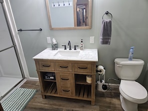 Grey Pines - Ensuite Bathroom