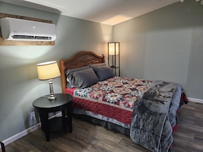 Grey Pines - Bedroom