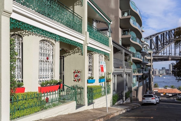 The charming townhouse is located in one of Sydney's most picturesque waterside neighbourhoods.  
