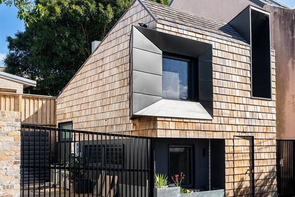 This passive home creates a true eco haven and stylish retreat in the inner city.