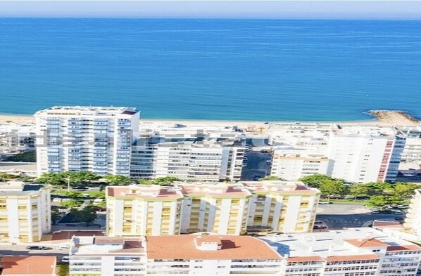 apartment location 200m from the beach 