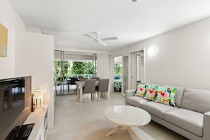 This light filled and spacious apartment creates am impressive home away from home during your trip to Cairns.