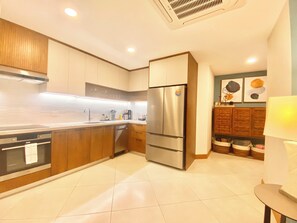 Kitchen (1)