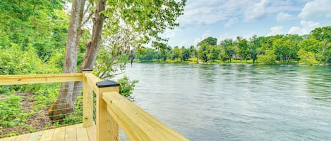 Flippin Vacation Rental | 3BR | 2BA | Step-Free Access | 1,800 Sq Ft