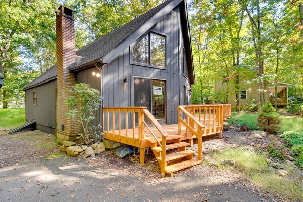 Albrightsville Vacation Rental | 3BR | 1.5BA | 1,400 Sq Ft | Stairs Required