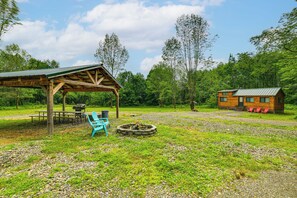 Outdoor Space | Gas Grill | Fire Pit | Volleyball Net