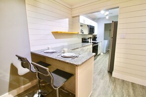 Kitchen eating area and granite counters