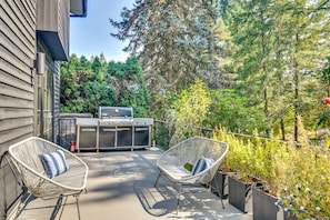 Deck | Gas Grill | Forest Views