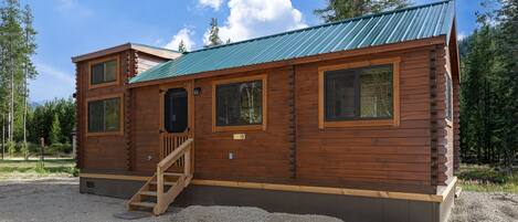 Caribou Cabin Exterior